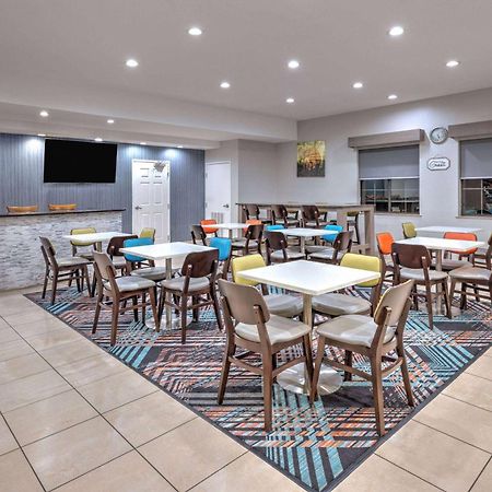 La Quinta By Wyndham Alvarado Exterior photo