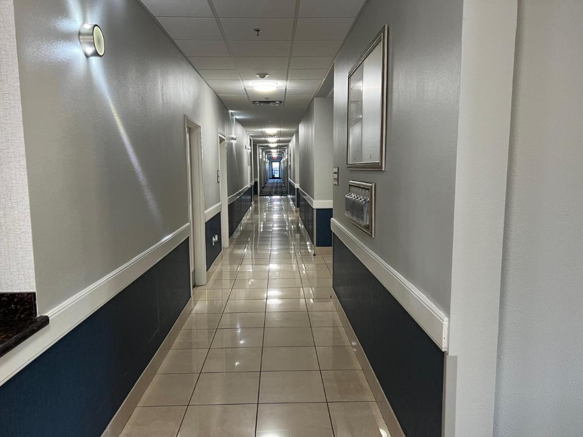 La Quinta By Wyndham Alvarado Exterior photo