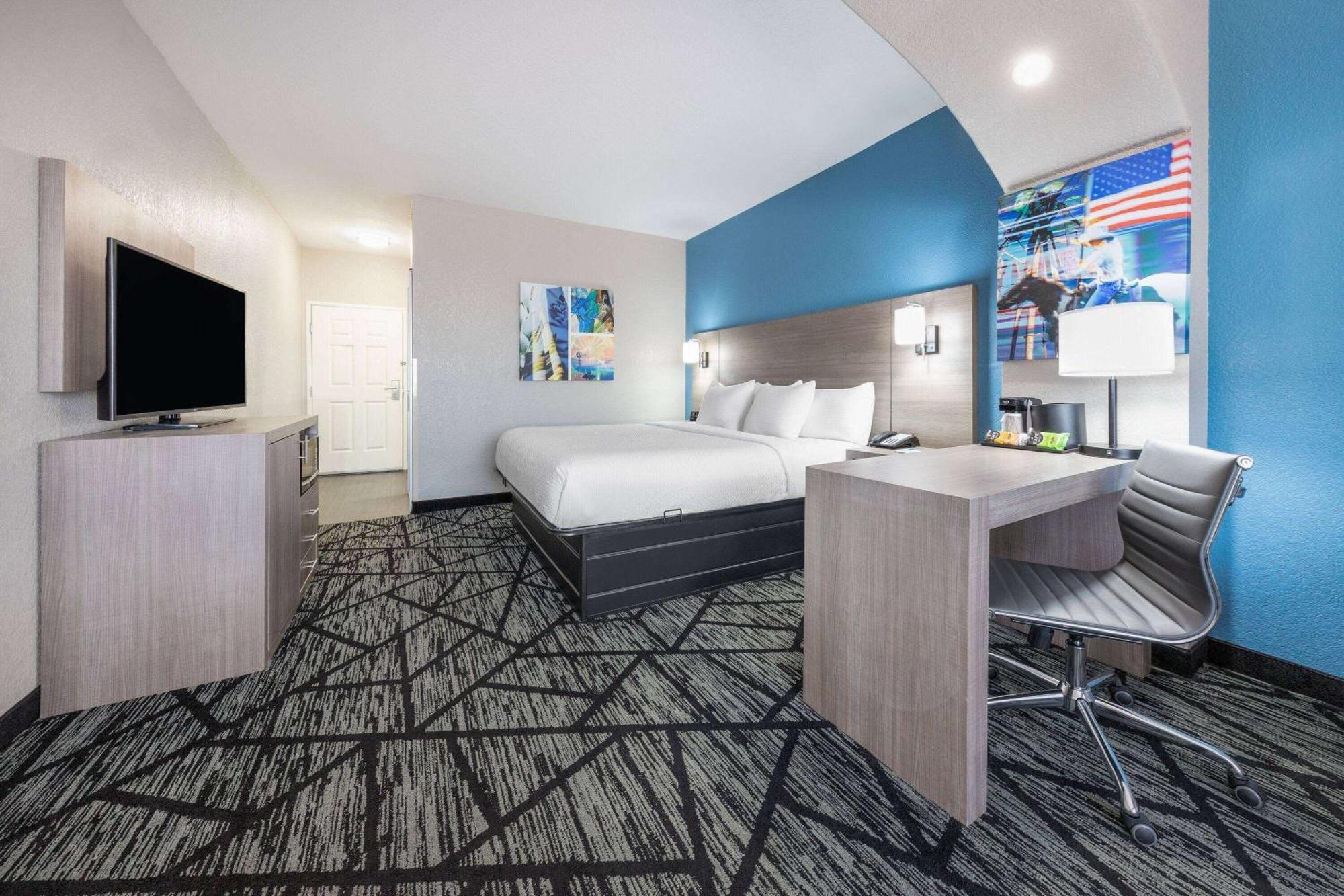 La Quinta By Wyndham Alvarado Exterior photo