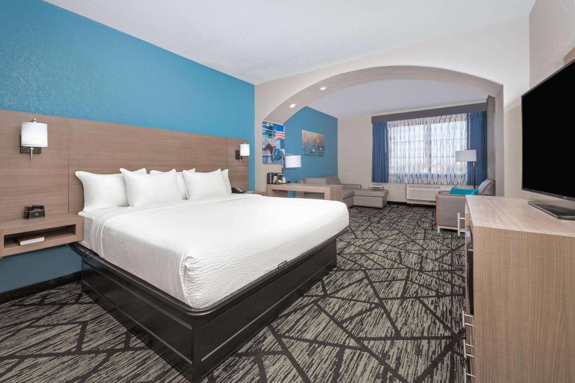 La Quinta By Wyndham Alvarado Exterior photo
