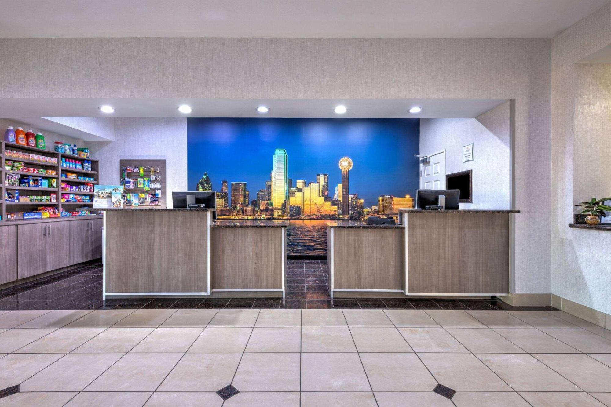 La Quinta By Wyndham Alvarado Exterior photo