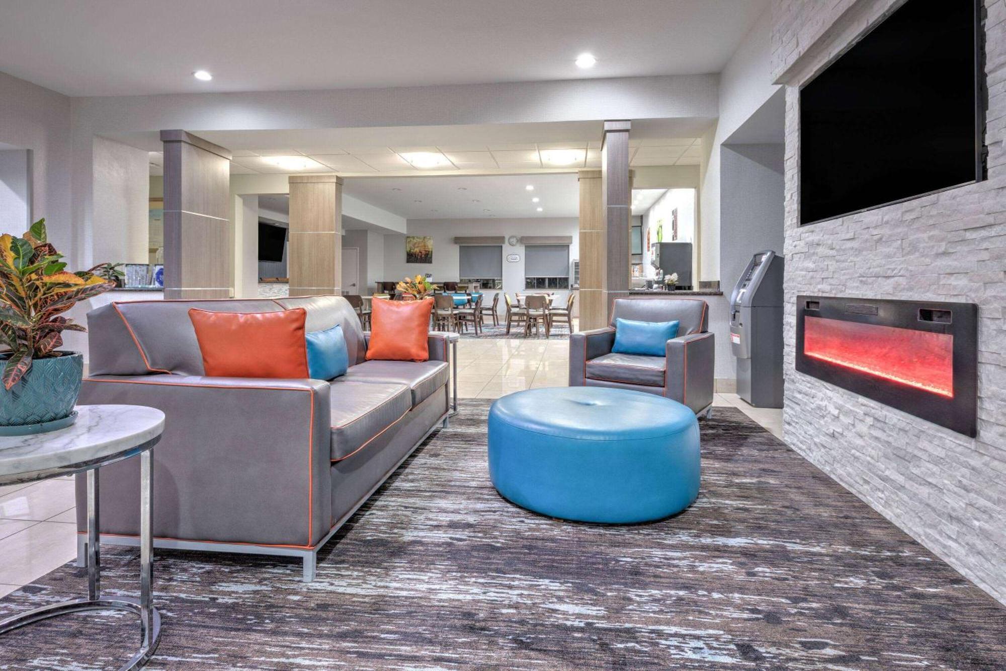 La Quinta By Wyndham Alvarado Exterior photo