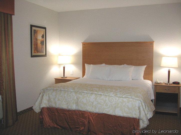 La Quinta By Wyndham Alvarado Exterior photo