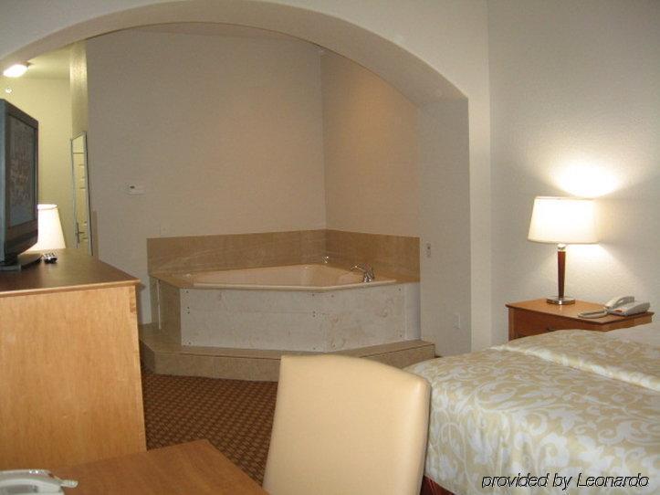 La Quinta By Wyndham Alvarado Exterior photo